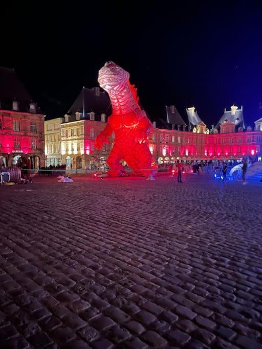 Superbe T2 A 200M De La Place Ducale Charleville-Mézières Extérieur photo