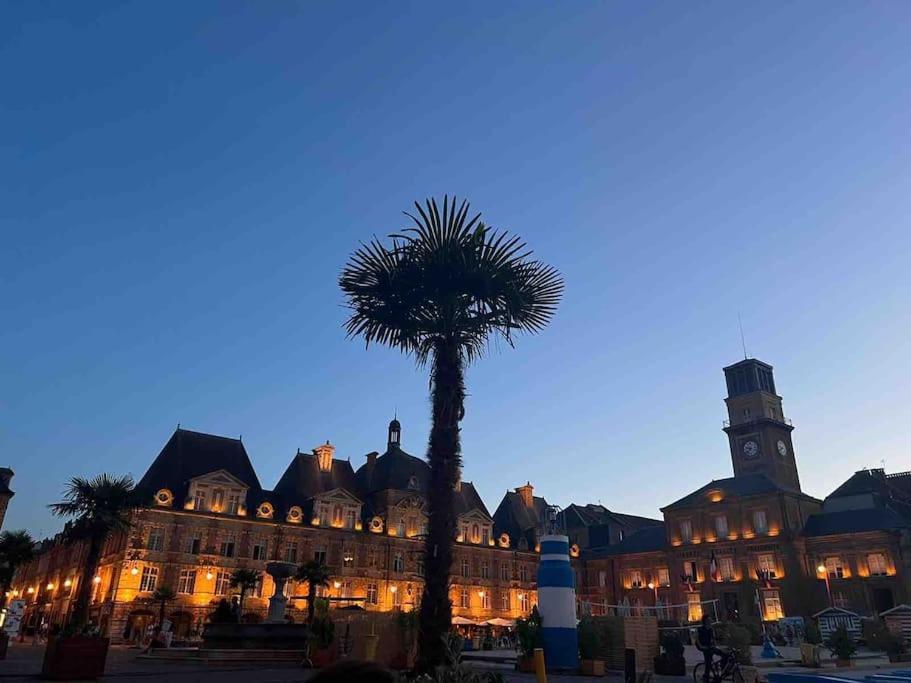 Superbe T2 A 200M De La Place Ducale Charleville-Mézières Extérieur photo